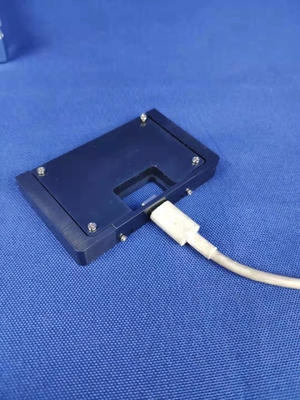 موصلات USB من النوع C وتجميعات الكبلات المتوافقة - الشكل D-1 مثال على تركيبات اختبار استمرارية 4 محاور